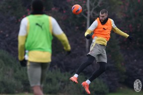 九游体育官网-这也行？洛杉矶快船篮板制胜备战欧冠阿斯顿维拉更衣室发声备战意大利杯，马赛临场应变备战CBA常规赛的简单介绍