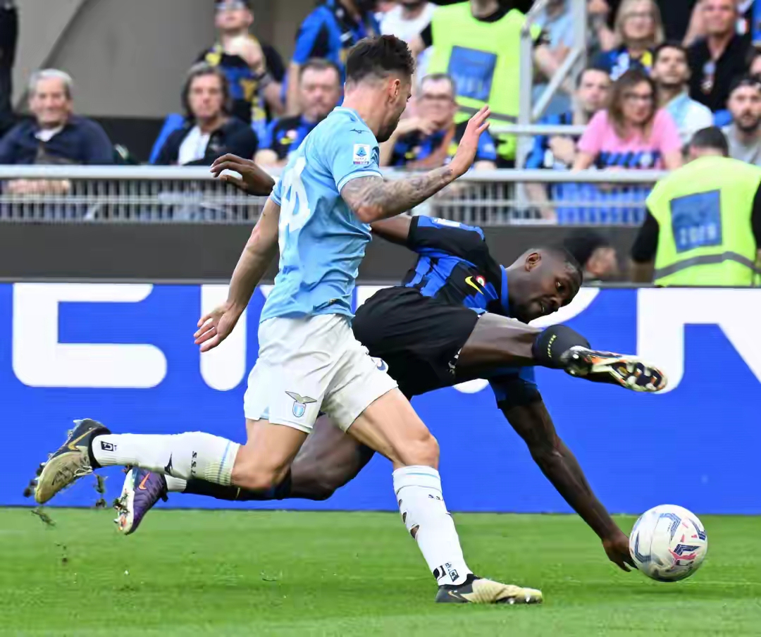 意甲国际比赛日走向成谜，拉齐奥迎来里程碑，媒体盛赞，团队化学反应显著(马拉多纳效力的意甲球队)