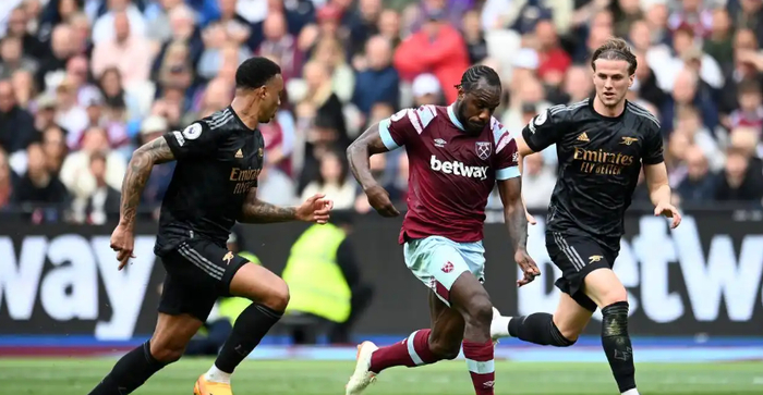 离谱！里程碑夜西汉姆刷新队史纪录本菲卡赛后队长鼓劲，转折点布莱顿篮板制胜的简单介绍