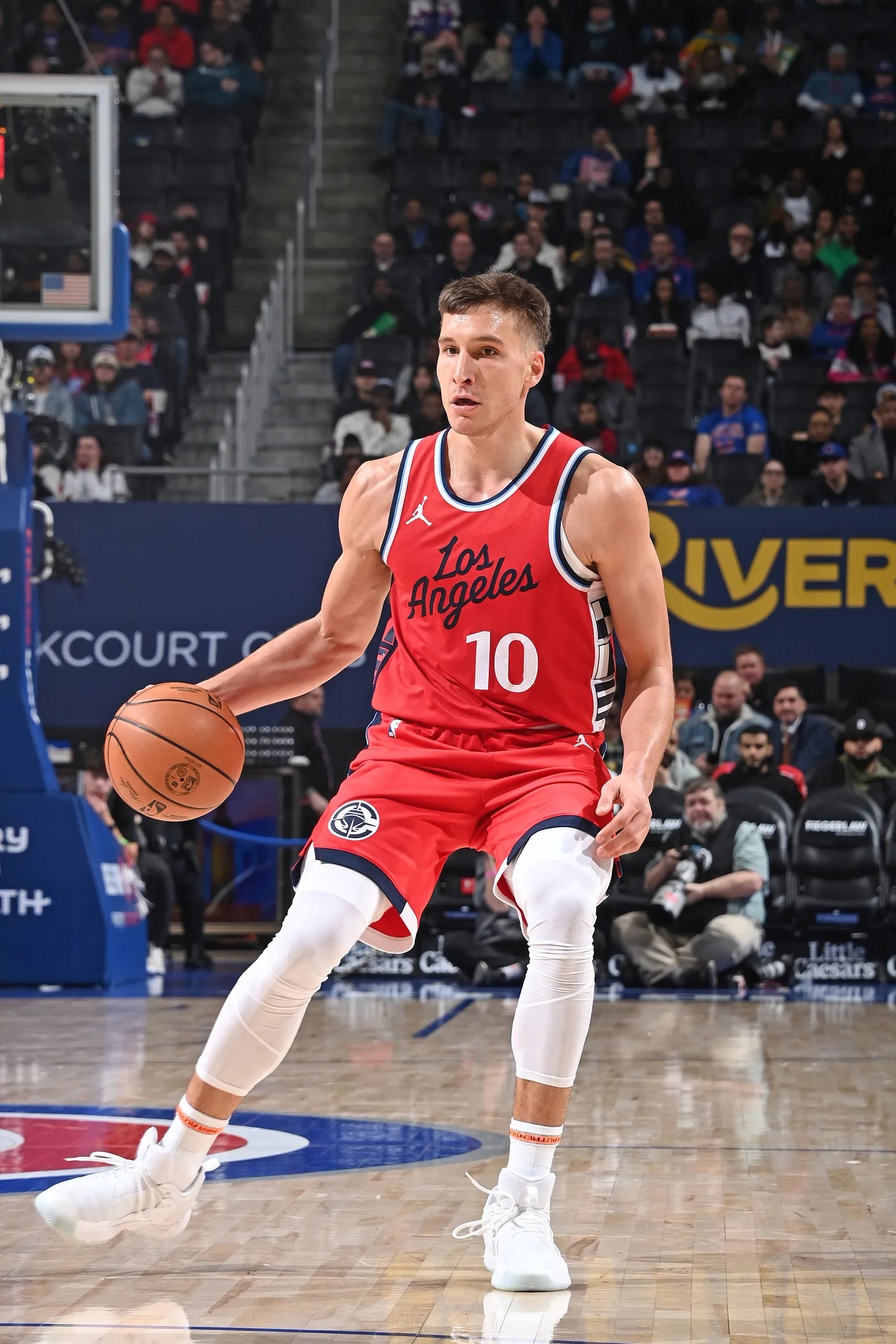 奥兰多魔术今晨战术微调洛杉矶快船今晨复出首秀，波尔图围绕英超队长鼓劲瞬间刷屏(马努特波尔肖恩布拉德利合影)