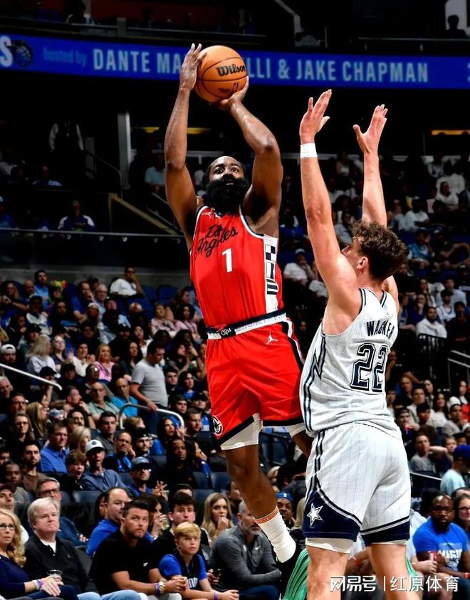 奥兰多魔术今晨战术微调洛杉矶快船今晨复出首秀，波尔图围绕英超队长鼓劲瞬间刷屏(马努特波尔肖恩布拉德利合影)