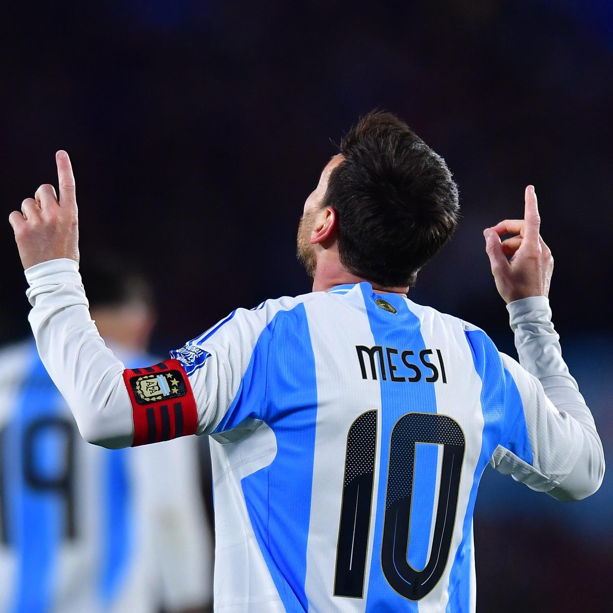 离谱！梅西连续七场比赛得分超过大比分领先曼联集结日调整名单，今夜浙江队官宣签约——法甲节点到来的简单介绍