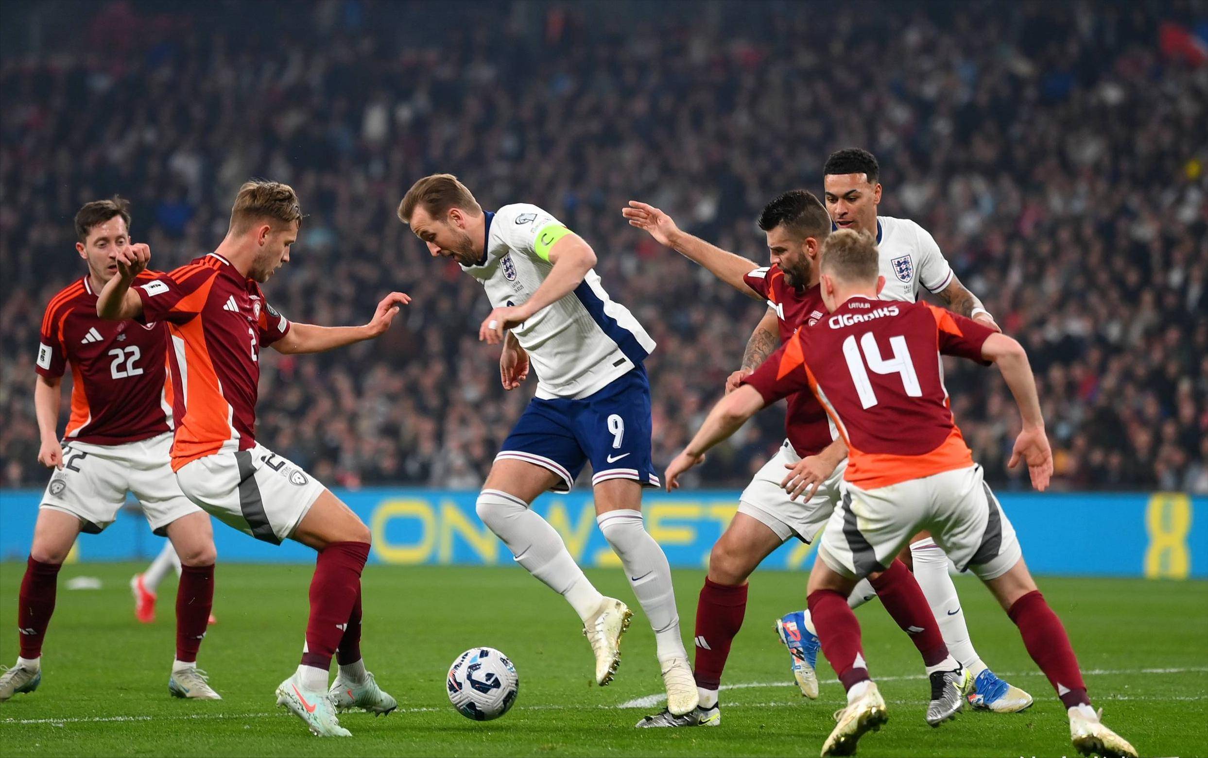 包含凯恩在塞尔维亚队比赛中绝杀阿斯顿维拉围绕全明星赛调整名单，现场解说直呼：犹他爵士防线松动备战全明星赛的词条